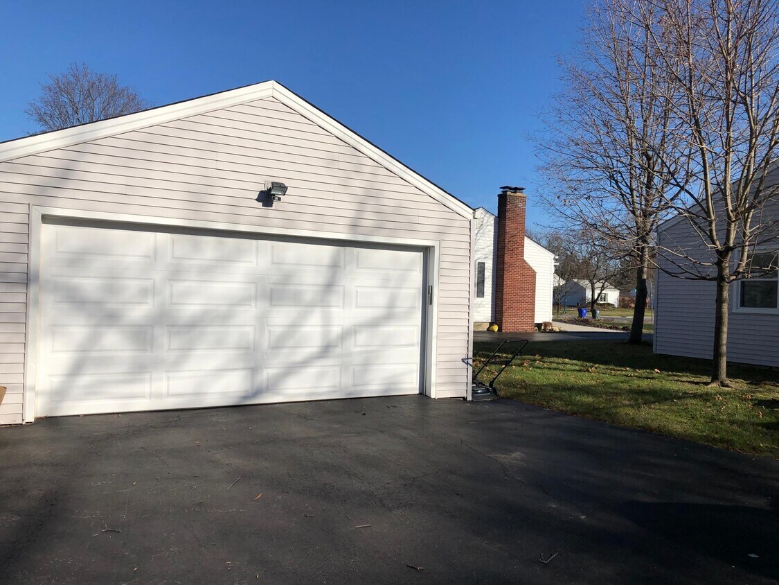 Garage with built in storage units - 3143 Redding Rd