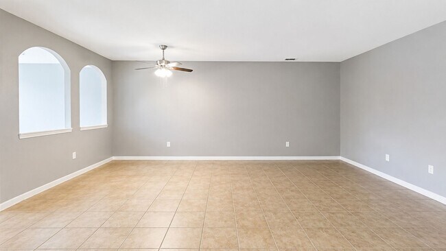 Building Photo - 3696 Parkridge Cir