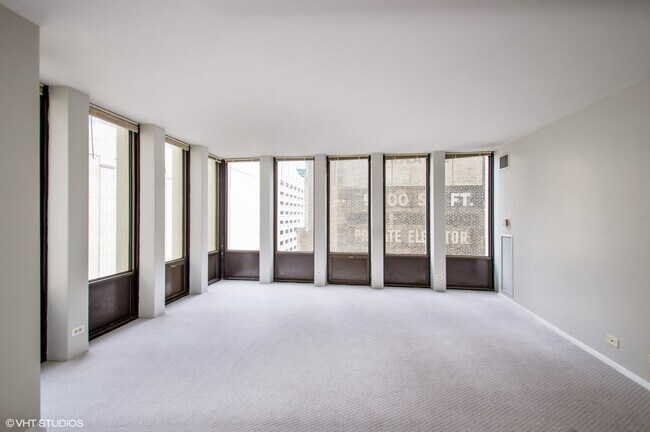 Foto del edificio - 100 E Walton Pl