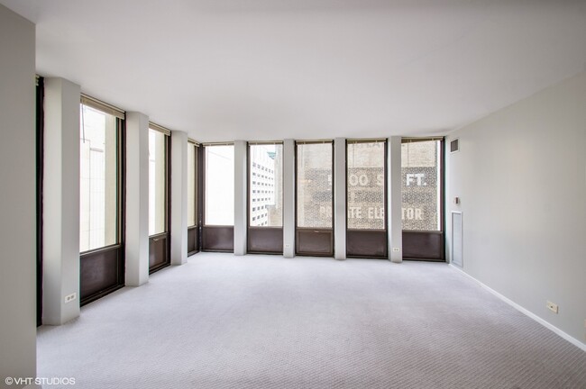 Building Photo - 100 E Walton Pl