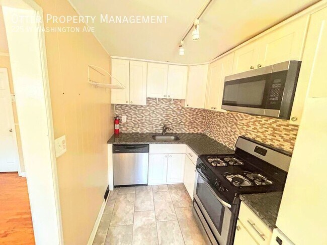 Foto del edificio - Gorgeous, Light-filled 3BR/2BA Clifton Hei...