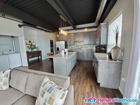 Foto del edificio - 523 W St Germain St