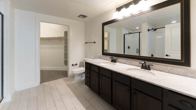 Baño - Union at Carrollton Square