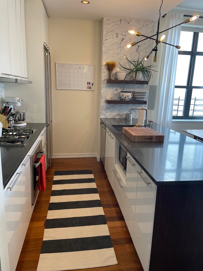 Kitchen - 80 Metropolitan Ave