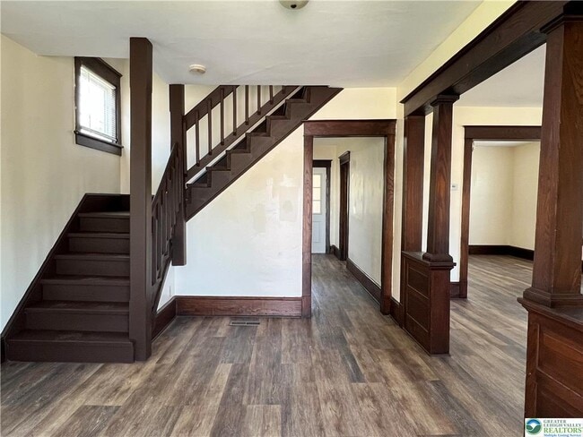 Building Photo - 165 E Brown St