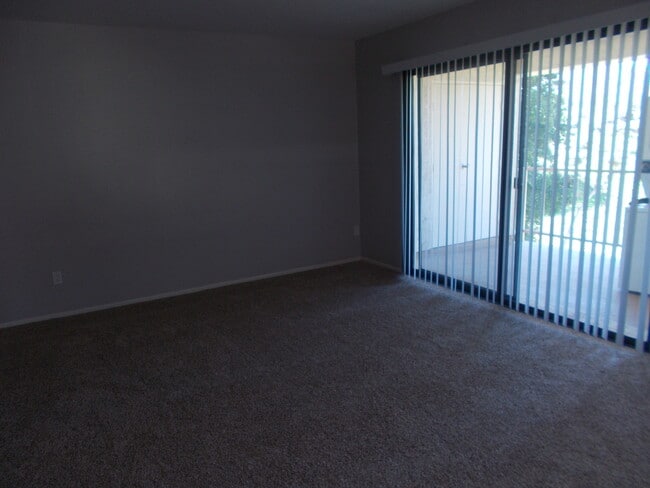 Building Photo - Terrific 2Br/2Ba upper Condo in StoneyBrook