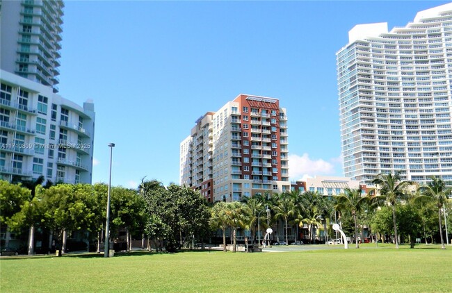 Foto del edificio - 2000 N Bayshore Dr