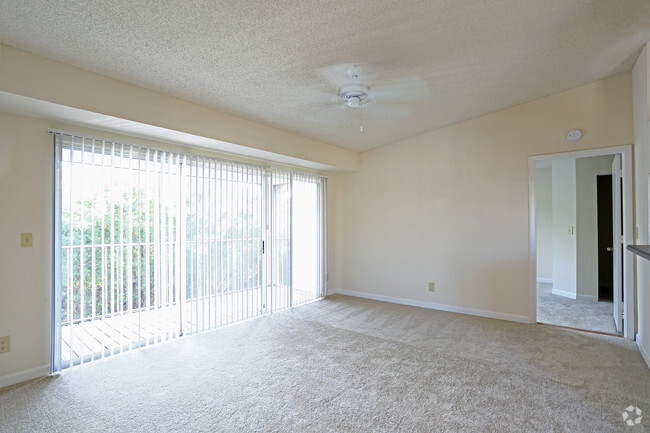 Living Room - 10X Iona Lakes