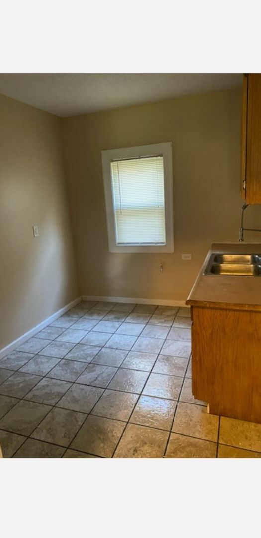 Building Photo - BIG 3 Bedroom House For Rent