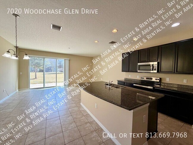Foto del edificio - 7020 Woodchase Glen Dr