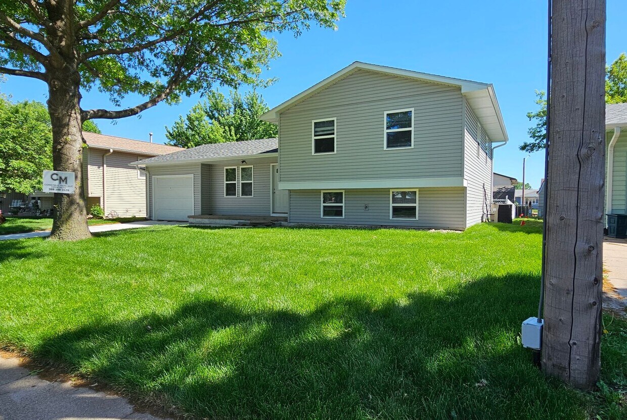 Primary Photo - 3 bedroom, 1.5 bath, newly remodeled