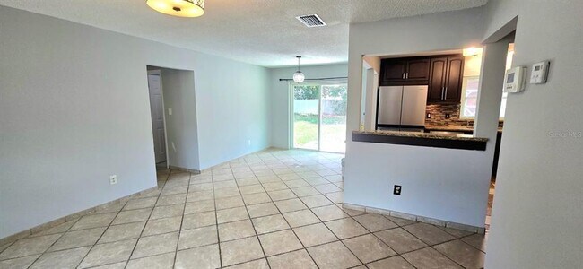 Foto del edificio - 1340 Paradise Ln