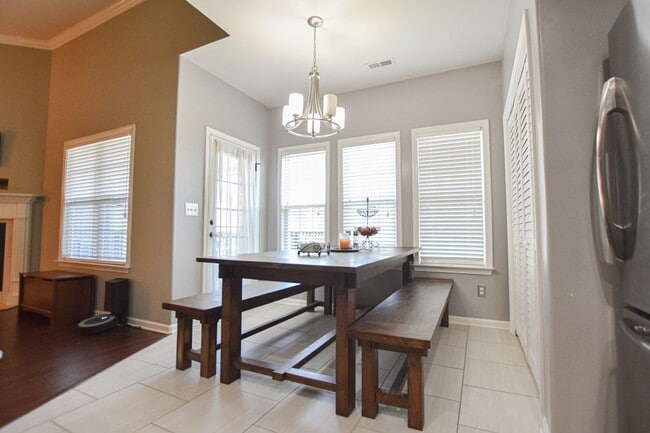 Foto del edificio - Pet Friendly Three Bedroom!