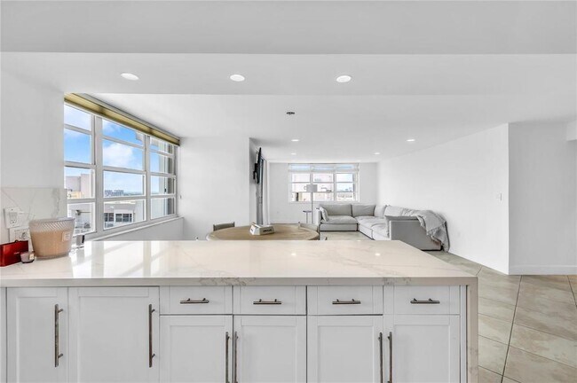 Foto del edificio - 2750 NE 183rd St