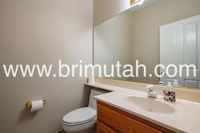 Building Photo - 602 E Land Rush Dr