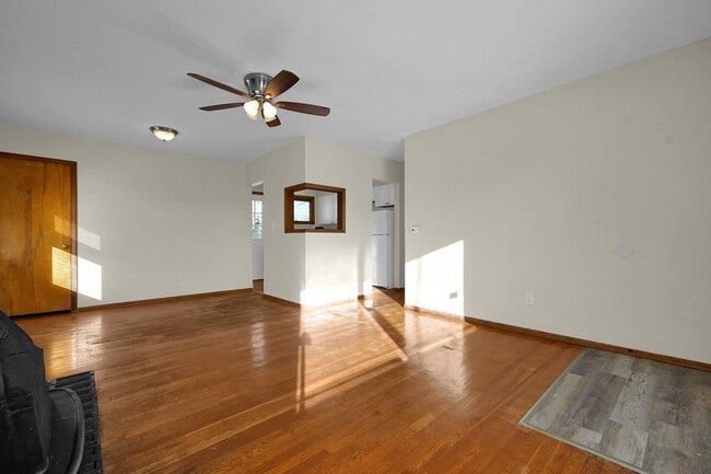 Building Photo - 995 Wiltshire Rd