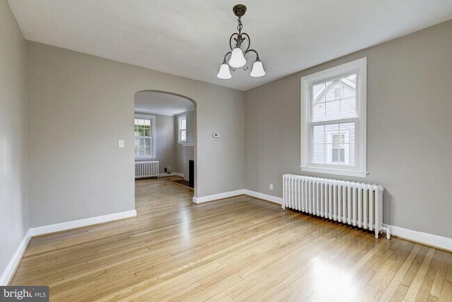 Foto del edificio - 4307 Fessenden St NW