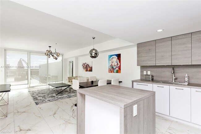 Foto del edificio - 2 br, 2 bath Condo - 400 Sunny Isles Blvd ...