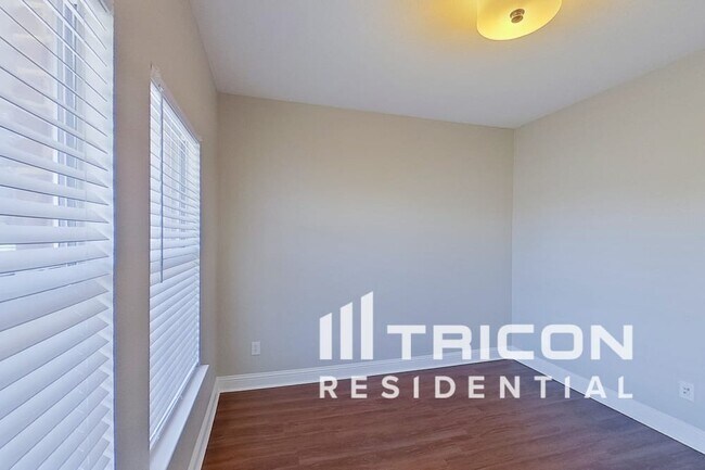 Foto del edificio - 101 Redbud Dr