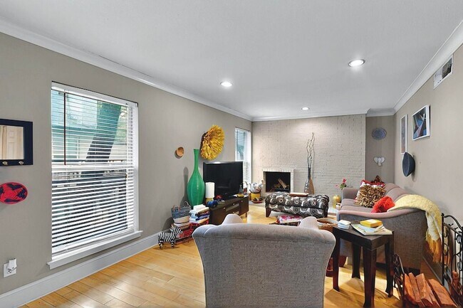 Foto del edificio - 7734 Meadow Rd