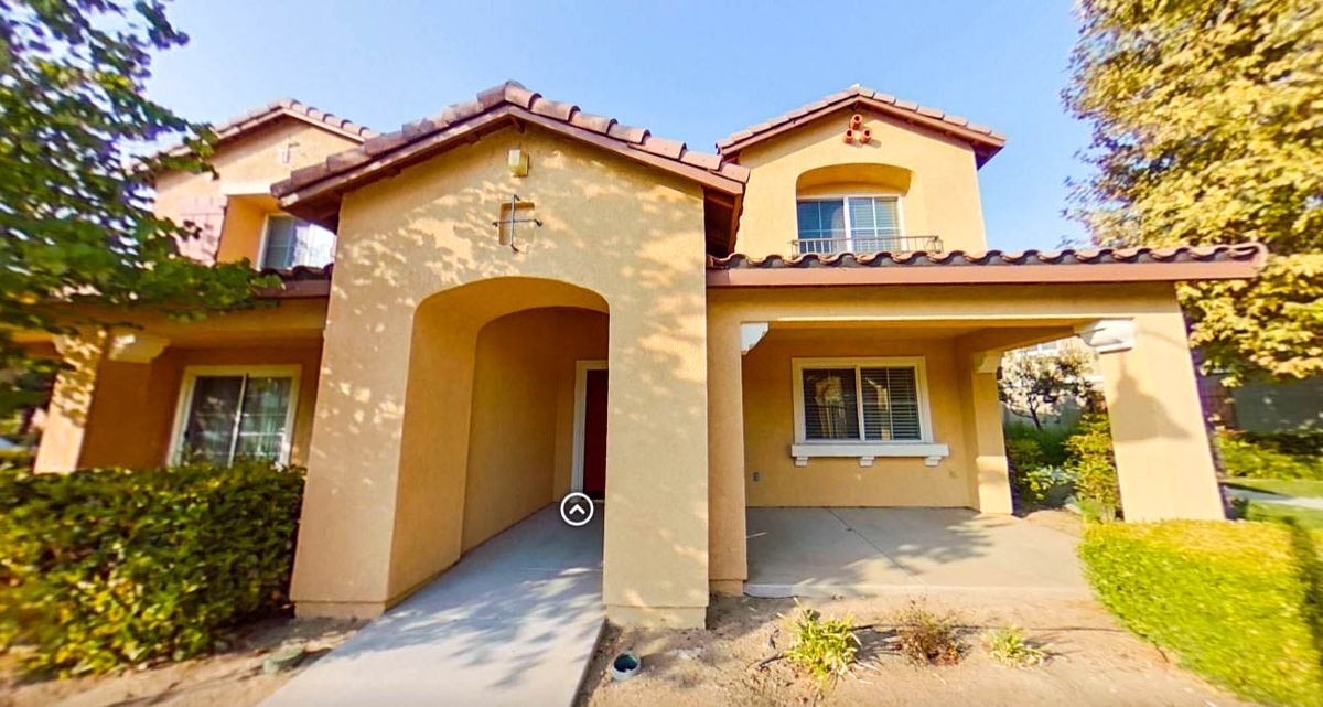 Foto principal - 25848 Iris Ave