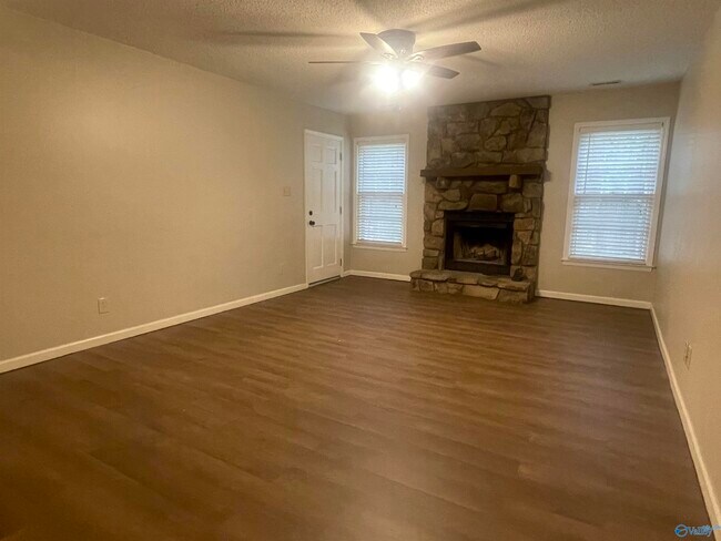 Foto del edificio - 1808 Hollytree Dr NW