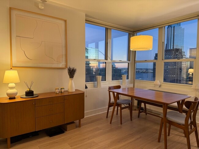 Building Photo - 88 Morgan St