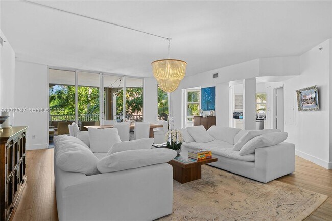 Foto del edificio - 731 Crandon Blvd
