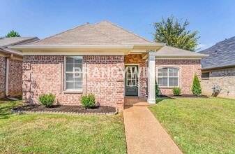 Building Photo - 10242 Evening Hill Dr