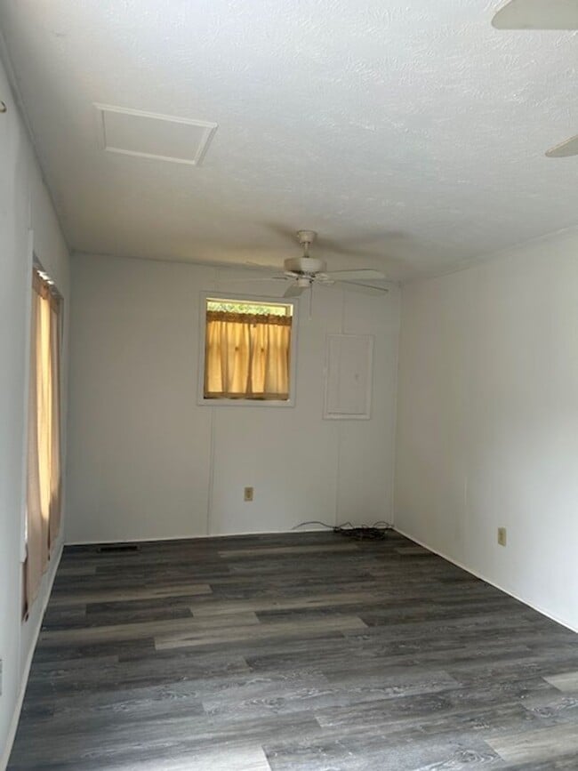 Building Photo - Marsh Oaks