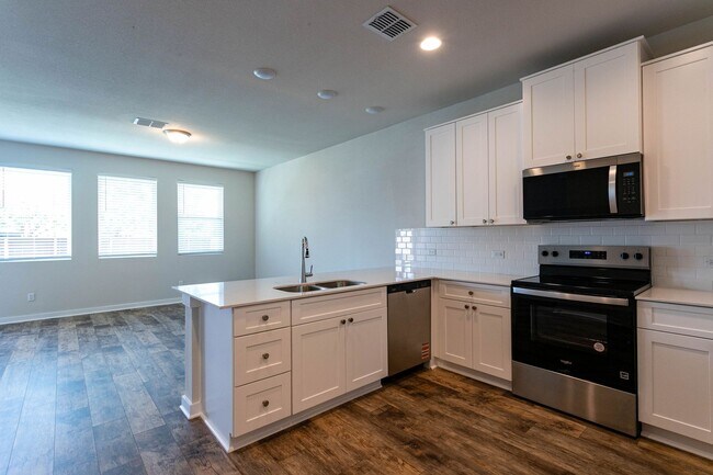 Foto del edificio - Beautiful 3 Bedroom, 3 Bathroom Home in Ro...