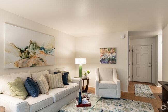 2BR, 1BA - 850SF - Forest Glen Townhomes