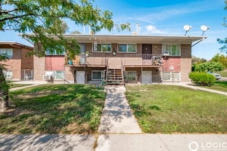 Building Photo - 1600 Ivy Cir