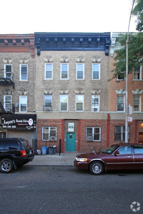 Foto principal - 233 Troy Ave