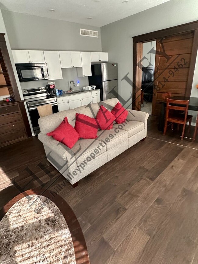 Building Photo - 1611 S 7th St