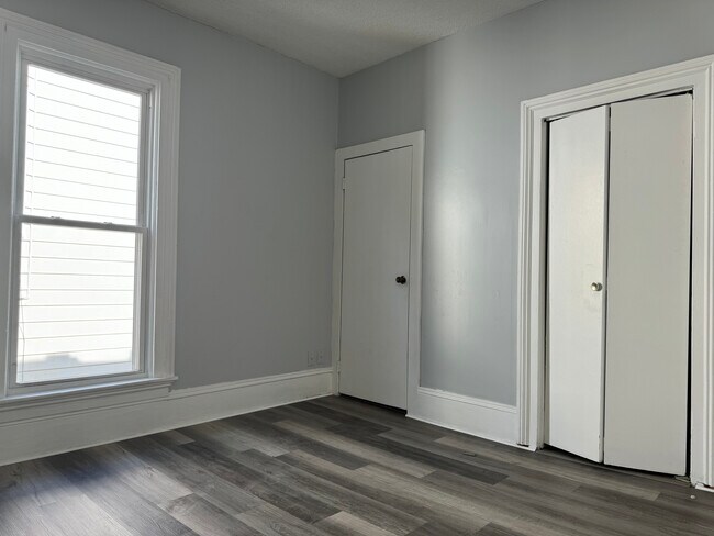 Bedroom1 - 211 E Mulberry St