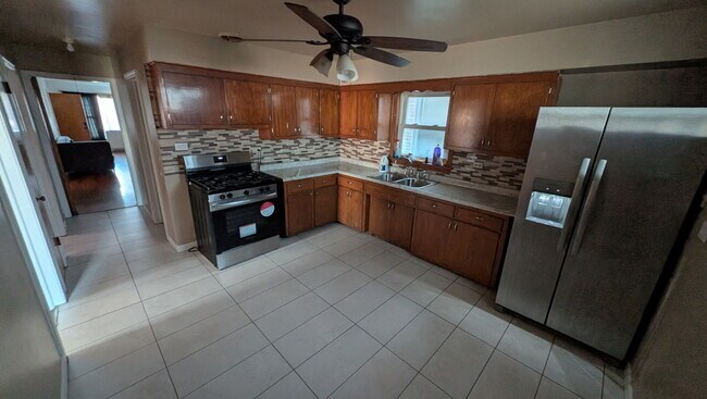Foto del edificio - 1619 E 86th Pl