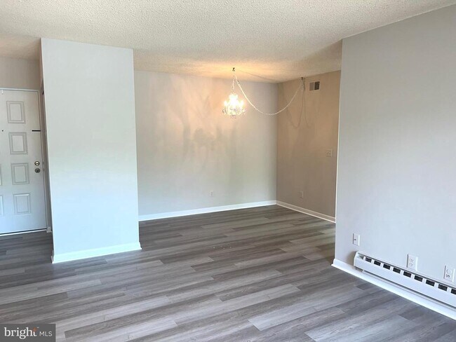 Building Photo - 15300 Beaverbrook Ct