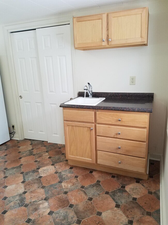 Building Photo - 1608 Bemidji Ave N