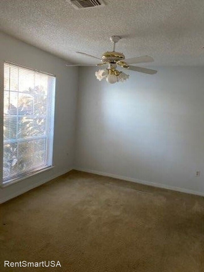 Building Photo - 2 br, 2 bath House - 4160 Versailles Dr. # D