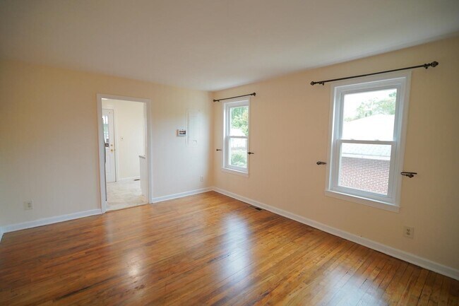 Building Photo - 212 Rudy Hubbard Way