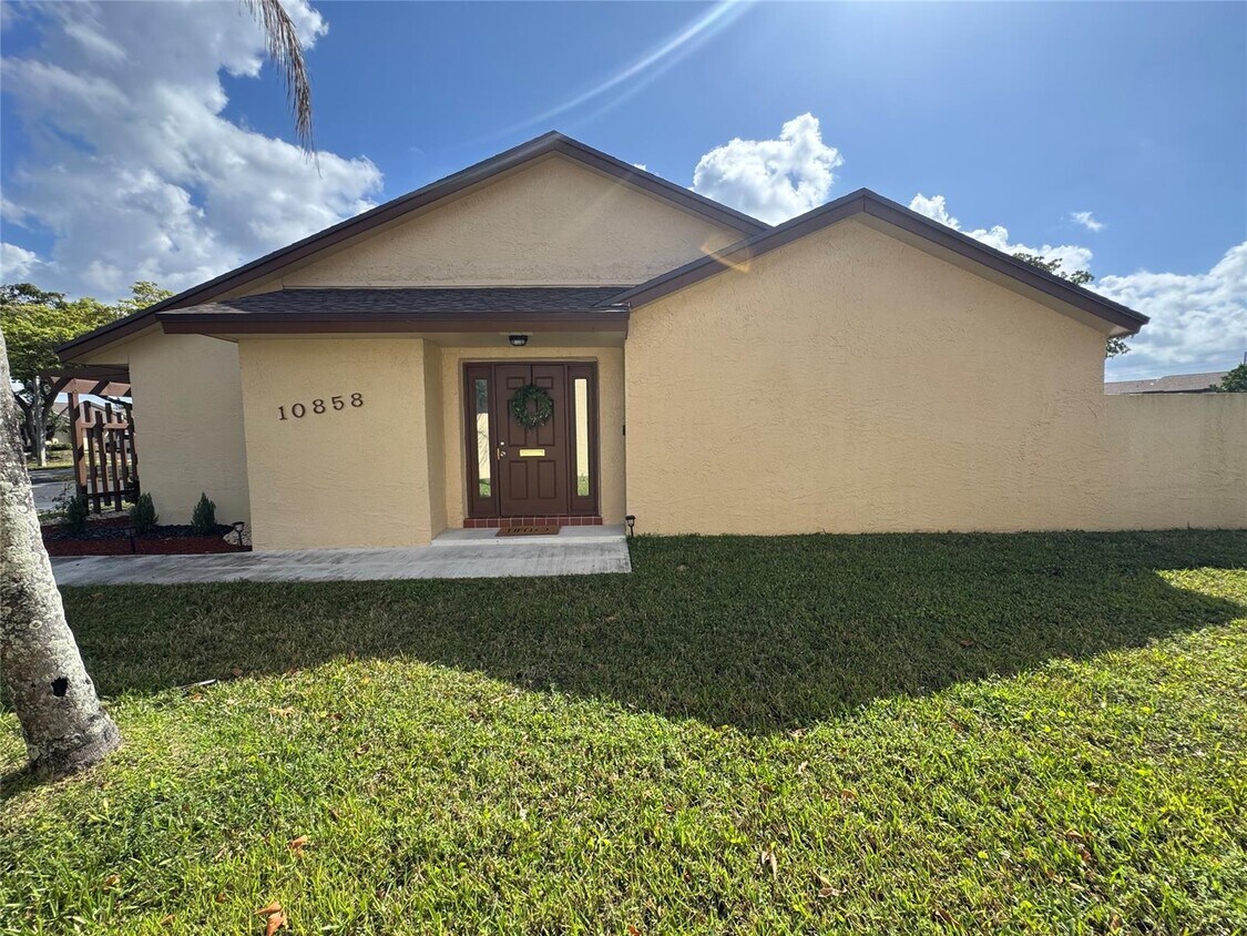 Foto principal - 10858 NW 30th Pl