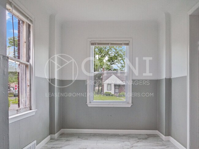 Building Photo - 19409 Fairport St