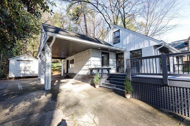 Foto del edificio - 1899 Moores Mill Rd NW