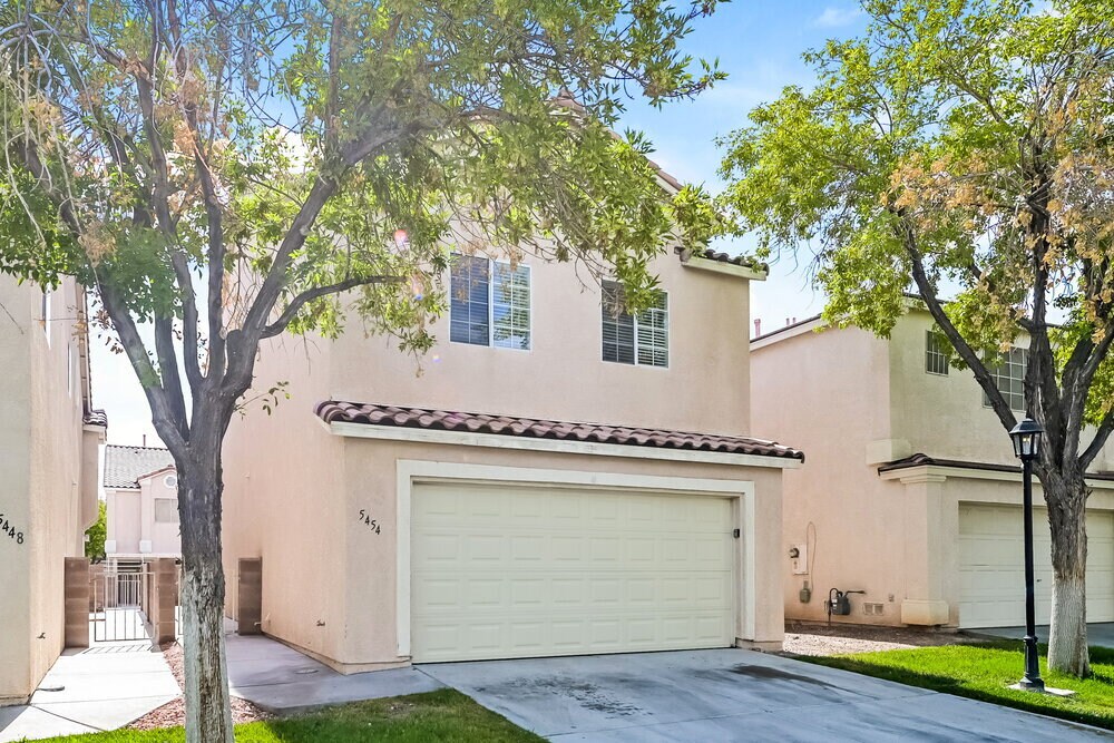 Foto principal - 5454 Dungaree St