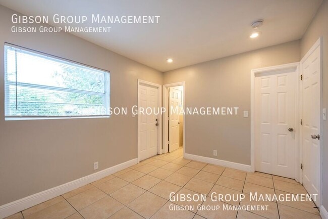 Photo - 1808 SW 11th Ct Apartment