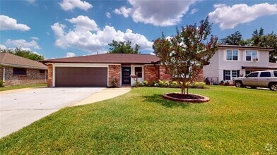 Building Photo - 5826 Shurmard Dr