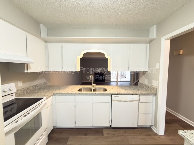 Foto del edificio - 5865 Branchwood Rd