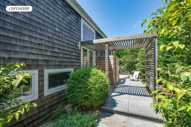 Foto del edificio - 31 Hampton Ln