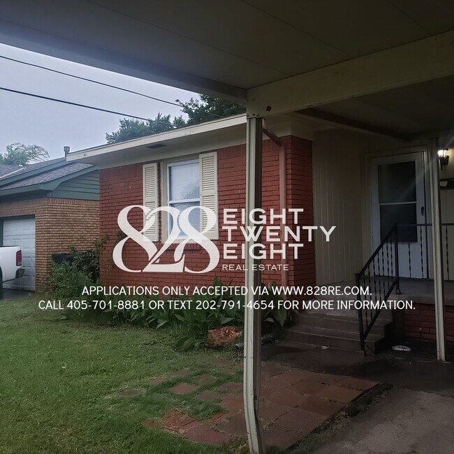 Foto del edificio - COMING SOON MID-FEBRUARY 2026! 4 bed/1 Bath House with an Awesome Backyard!